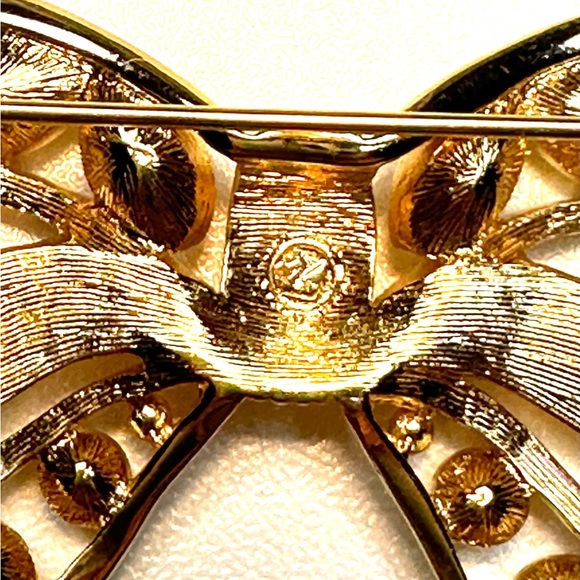 signed Swarovski gold and crystal bow brooch - Picture 4 of 4